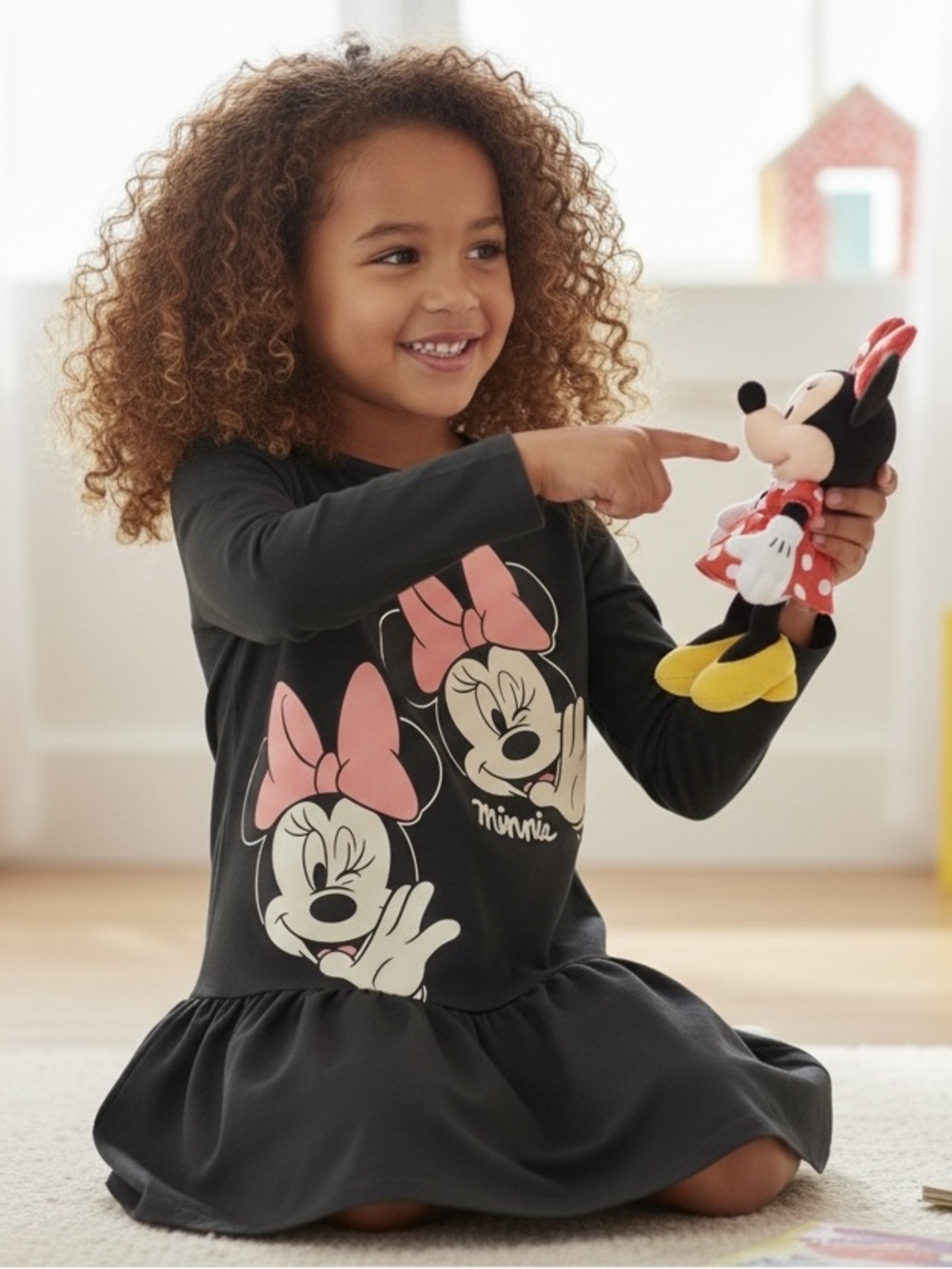 H&M Black Long-Sleeve Minnie Graphic Dress with Pink Bow Prints